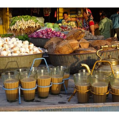Chai Glasses in Metal Carrier